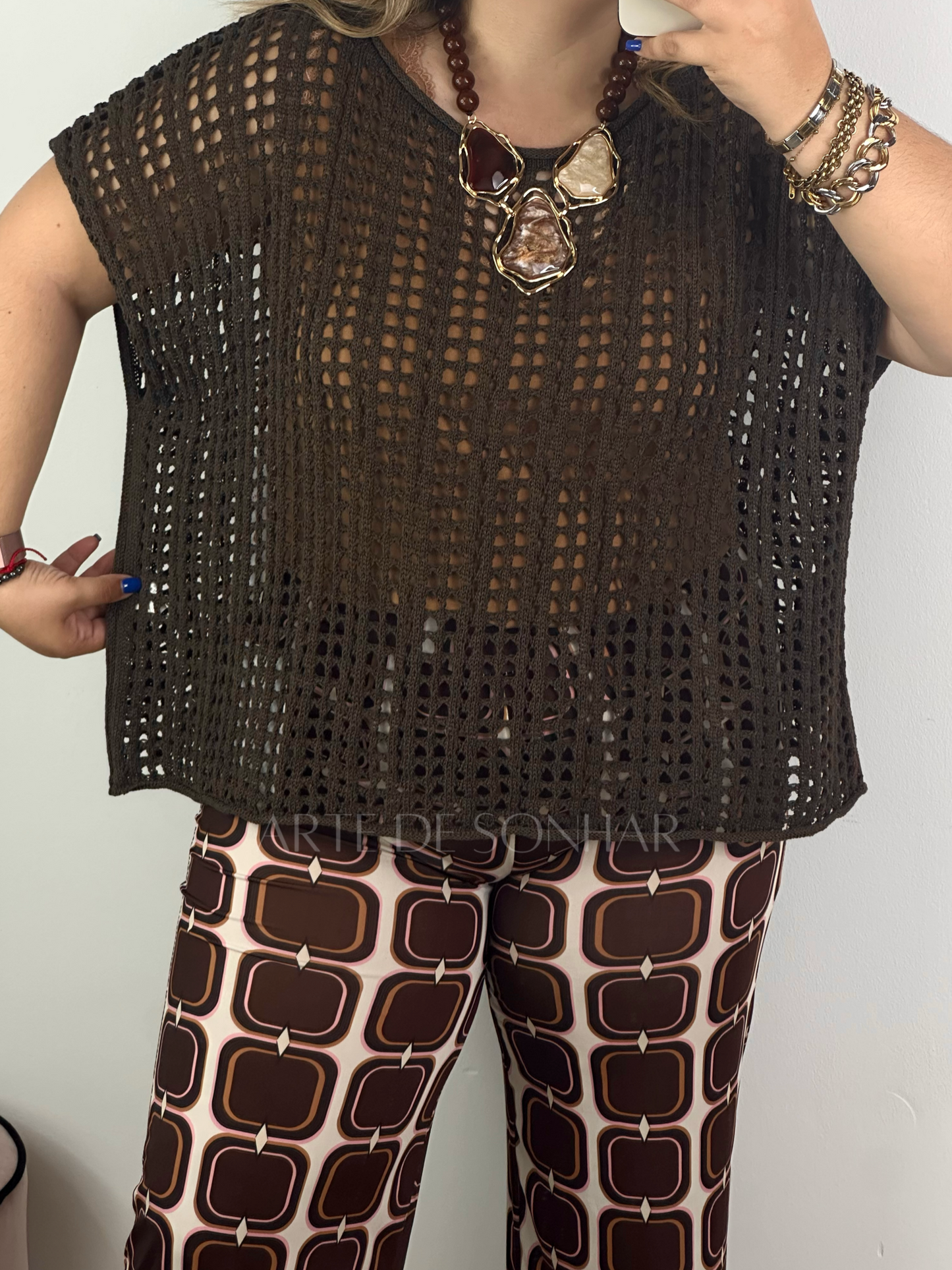 Camisola de crochet castanha