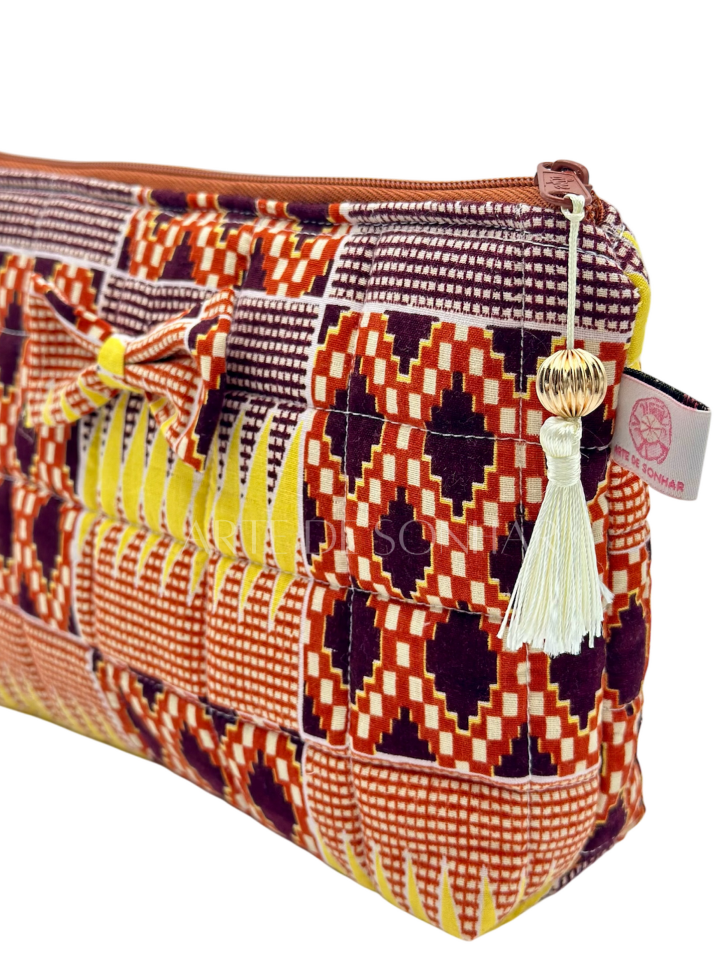 Bolsa com padrões e lacinho