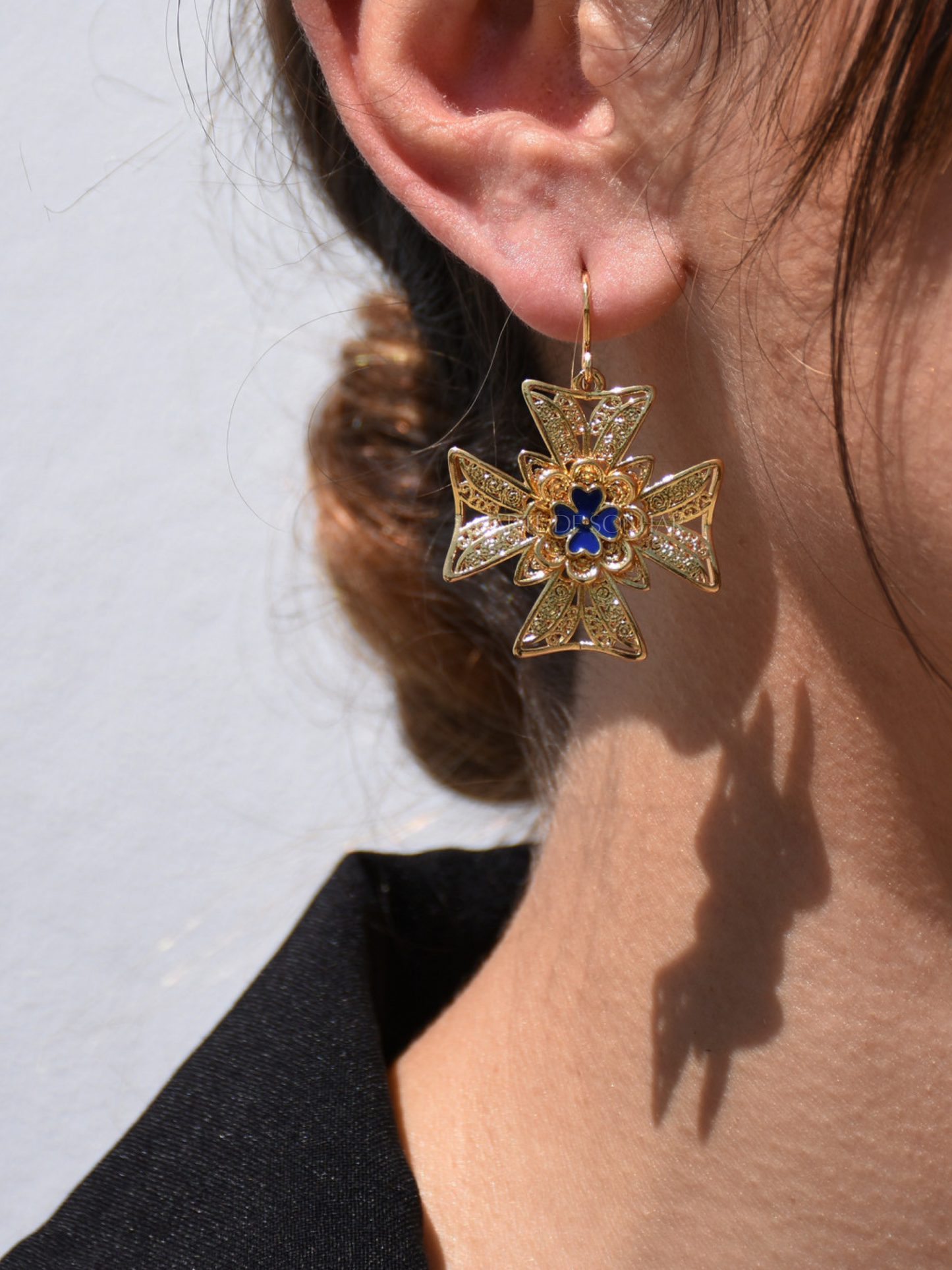 Brincos da Cruz de Malta com trevo azul