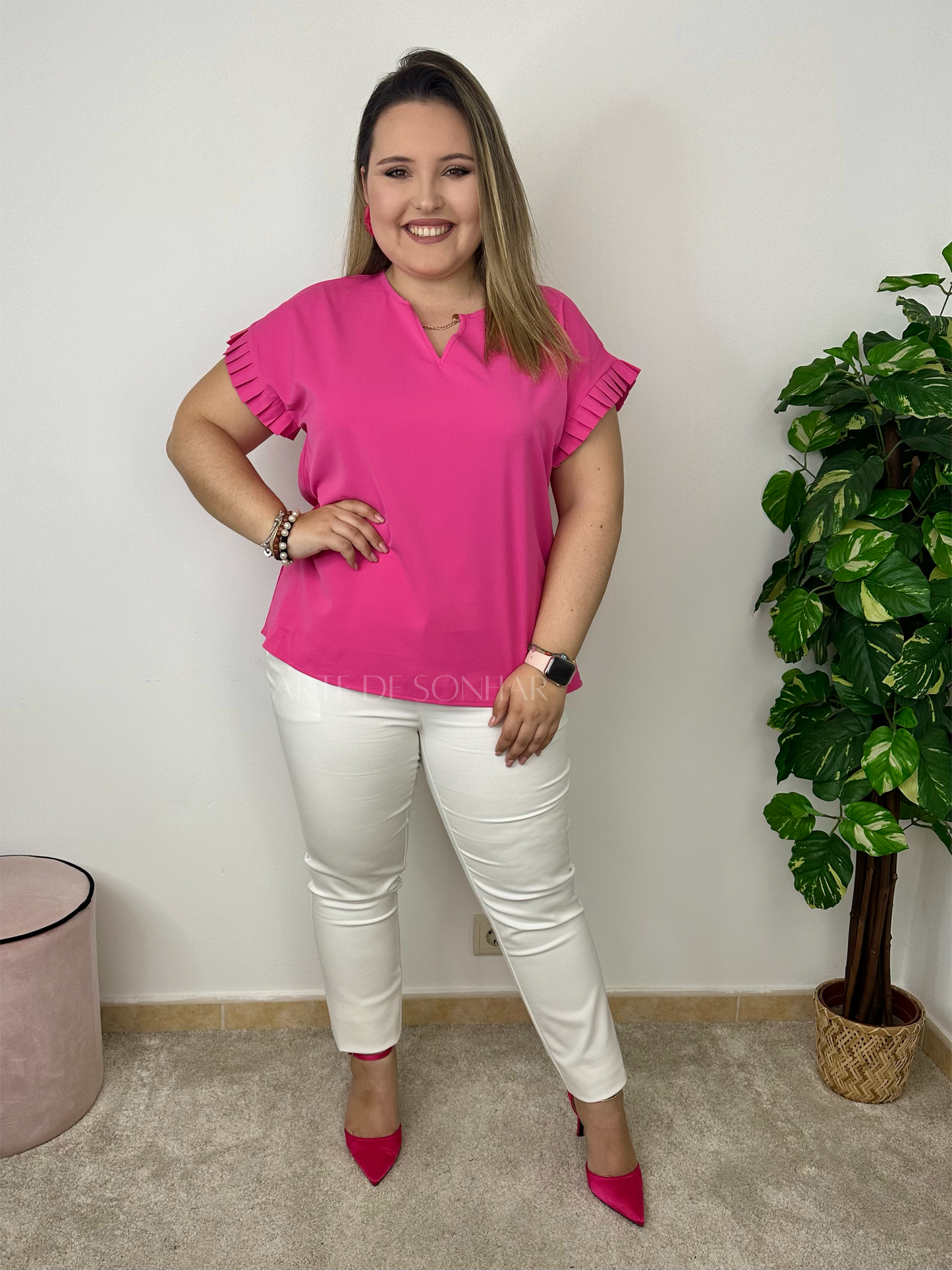 Blusa com folhos e corrente