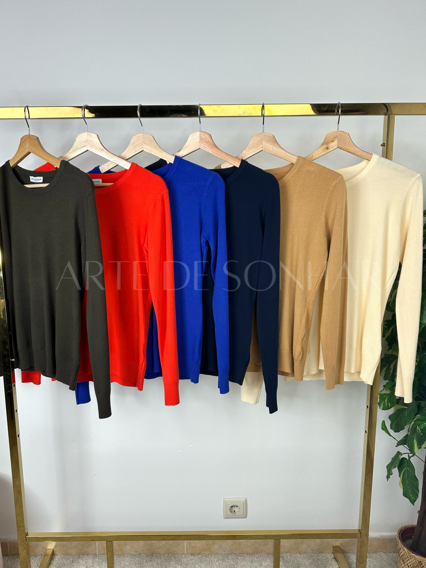 Camisola básica de gola redonda
