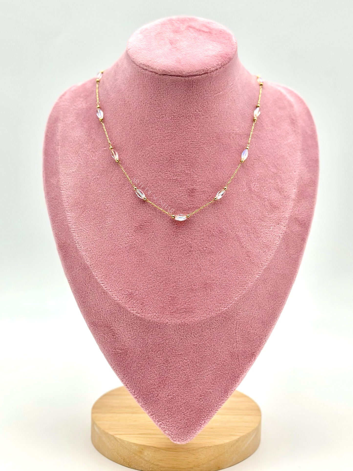 Colar com cristais halográficos