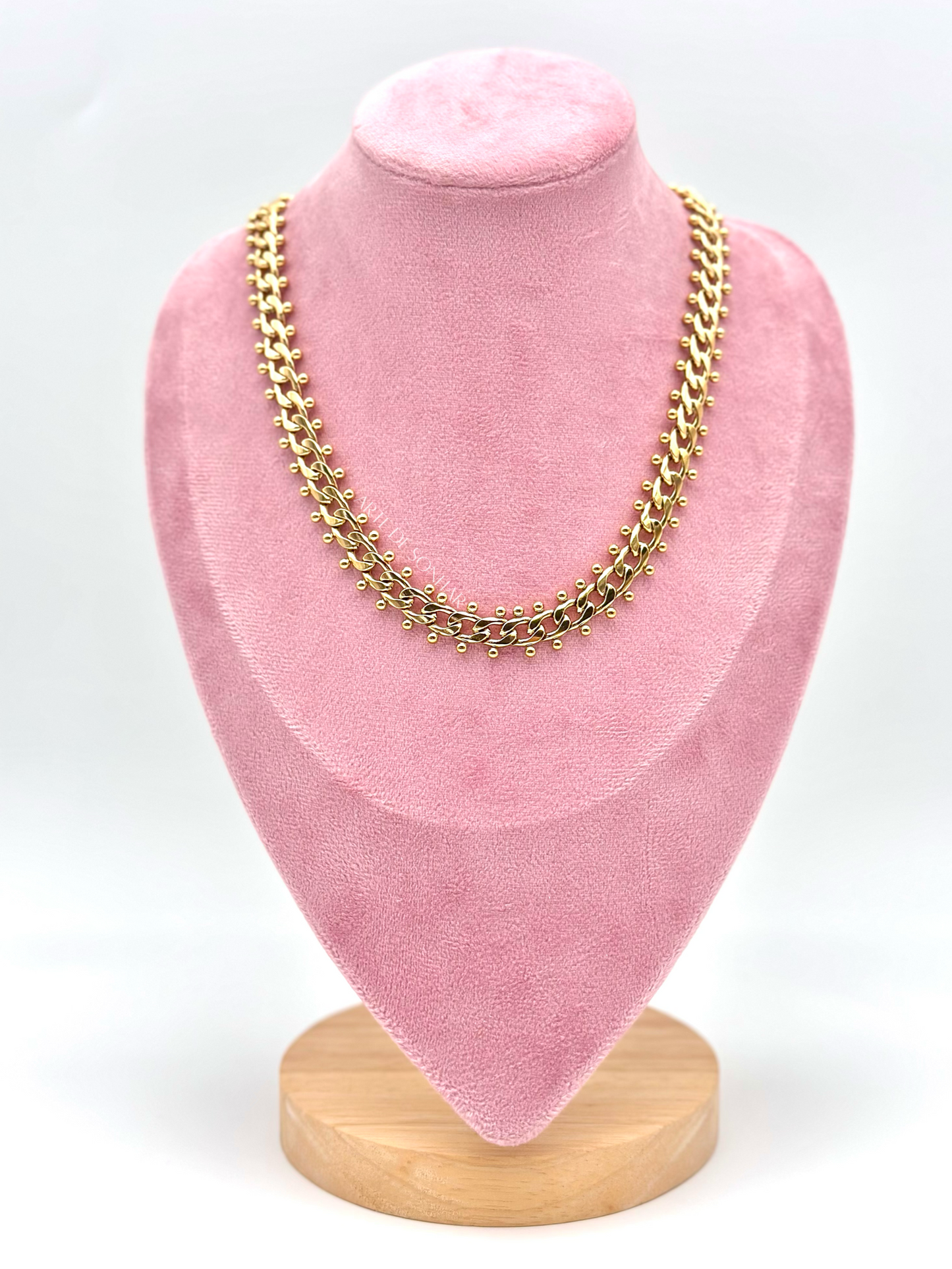 Colar dourado de malha aberta pequena com bolinhas