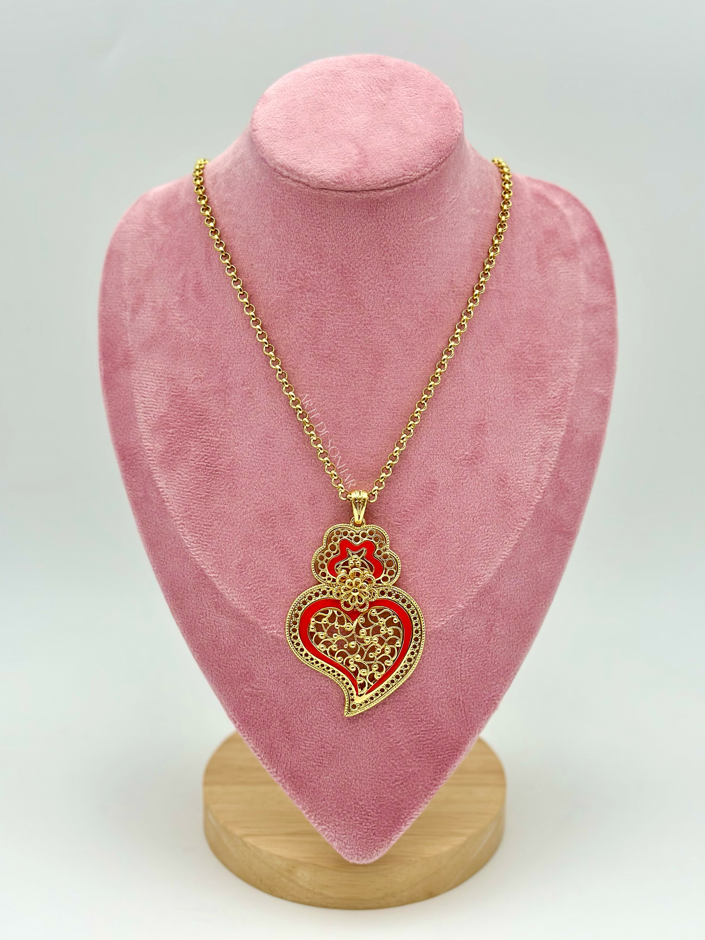 Colar Coração de Viana com vermelho e cordão simples
