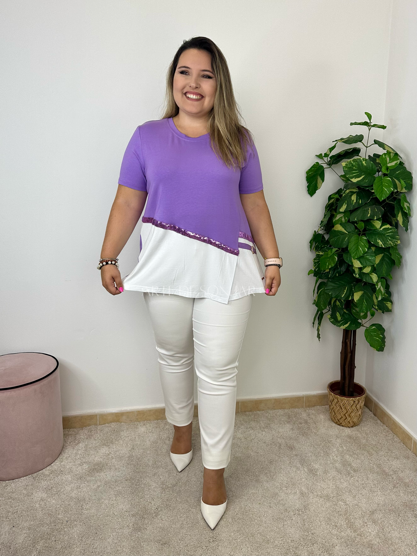 T-shirt com lantejoulas e duas cores