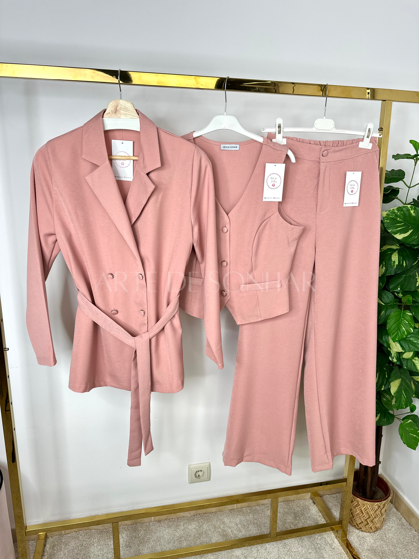 Conjunto de fato com três peças