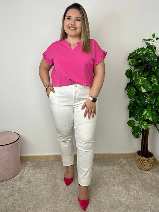 Blusa com folhos e corrente