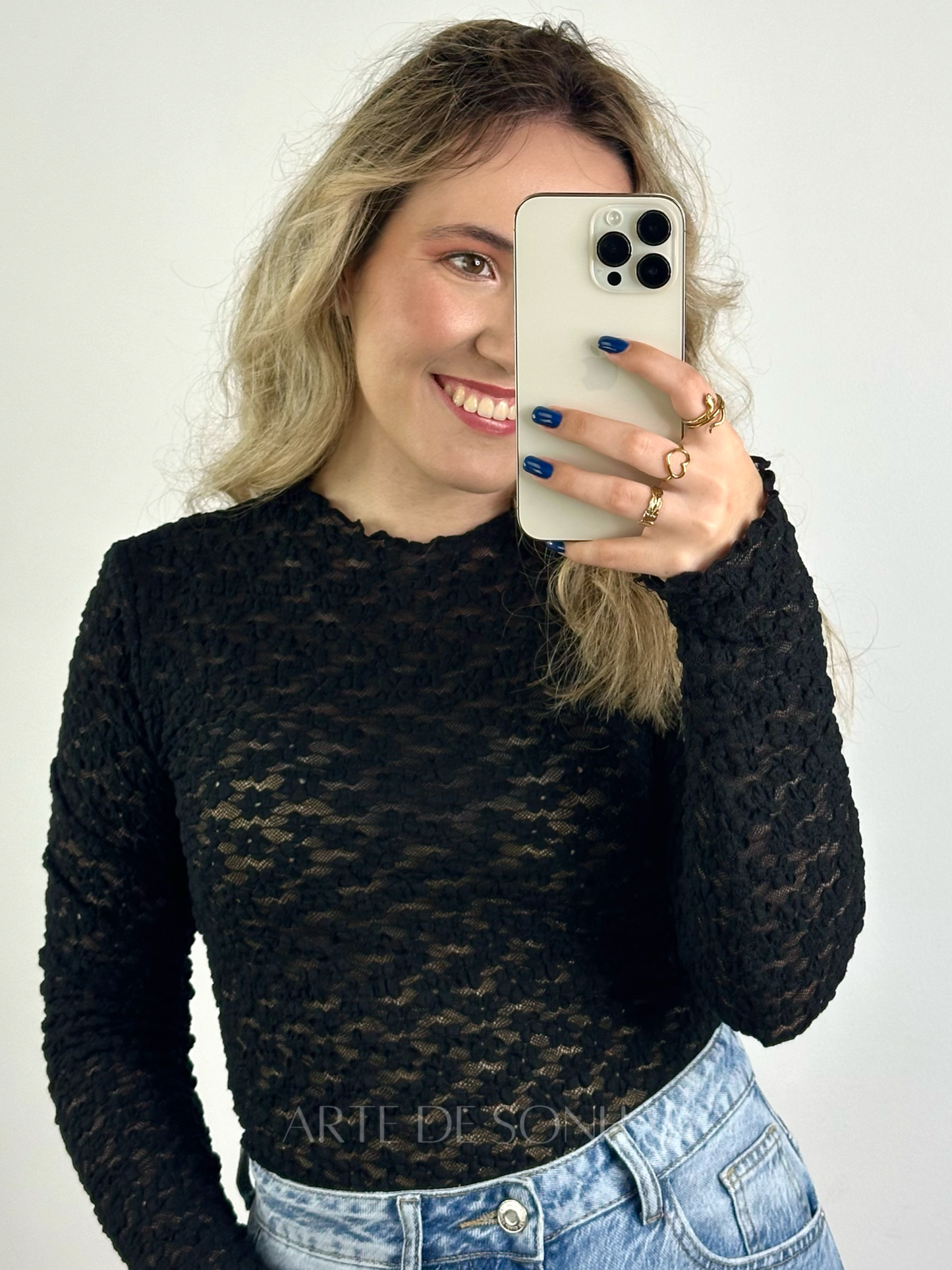 Camisola rendada com flores preta