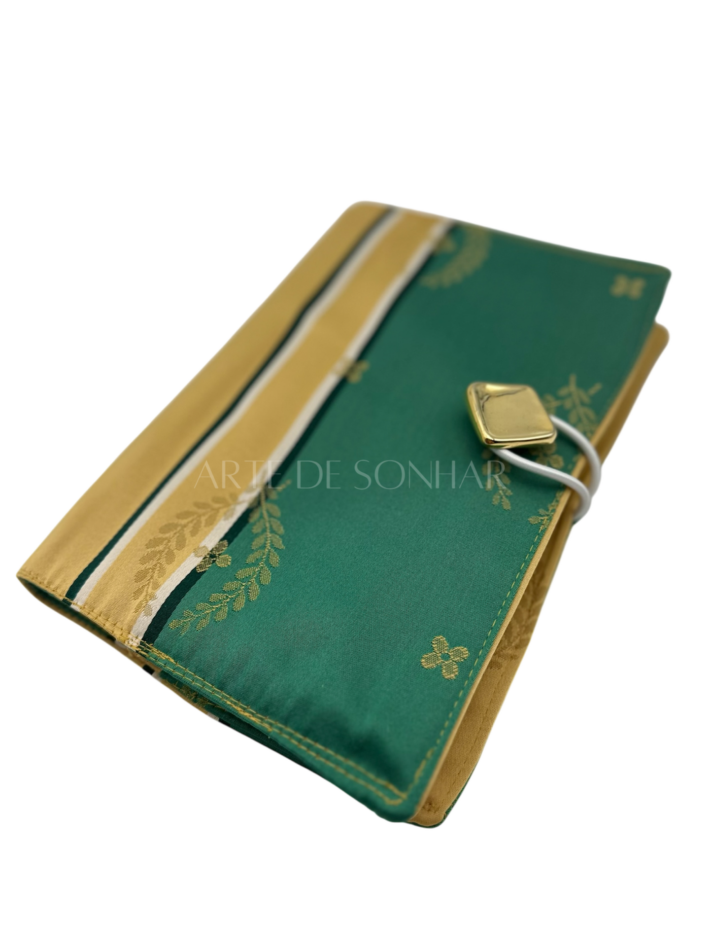 Capa de livro verde e amarelo