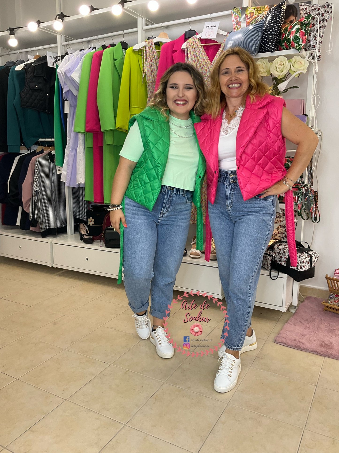 Coletes curtos com cinto