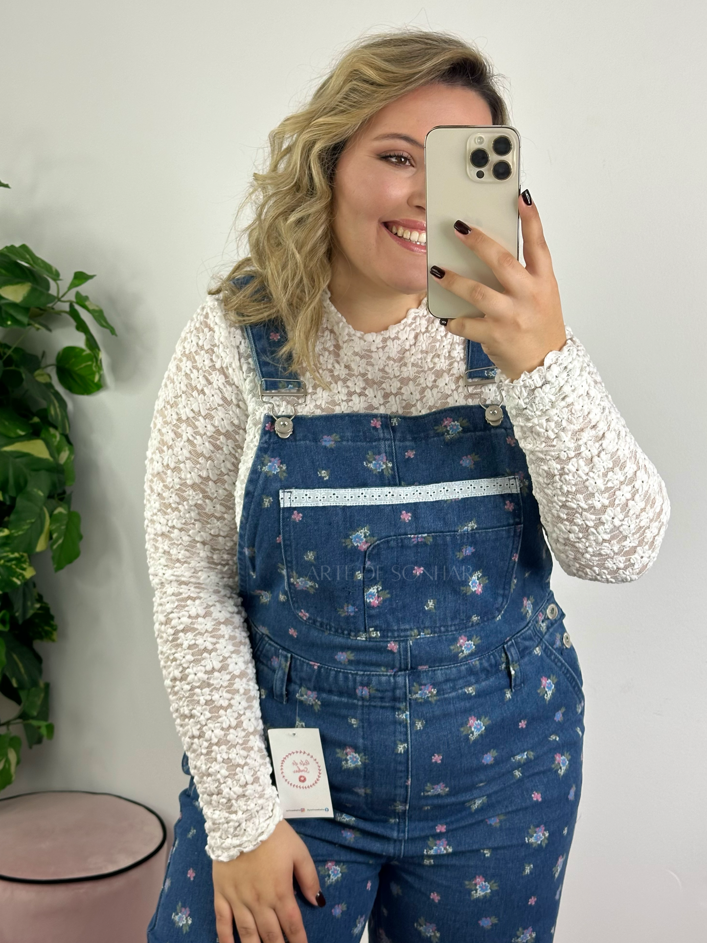 Camisola rendada de flores branca