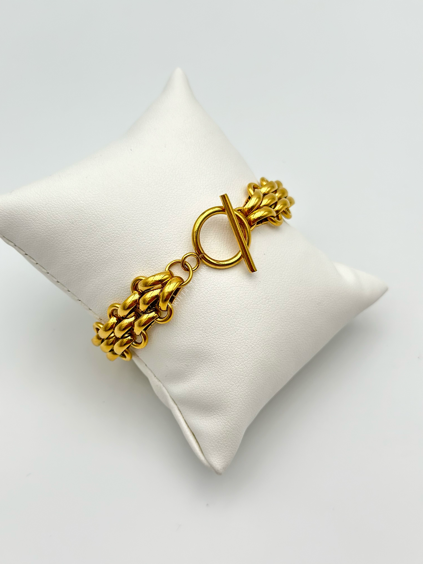 Pulseira com malha tripla em fecho T