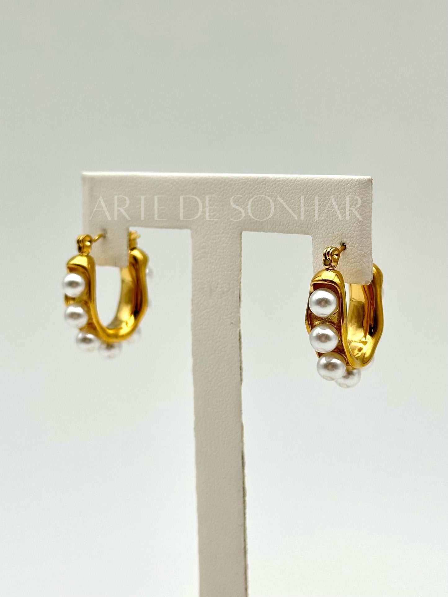 Argolas com pérolas