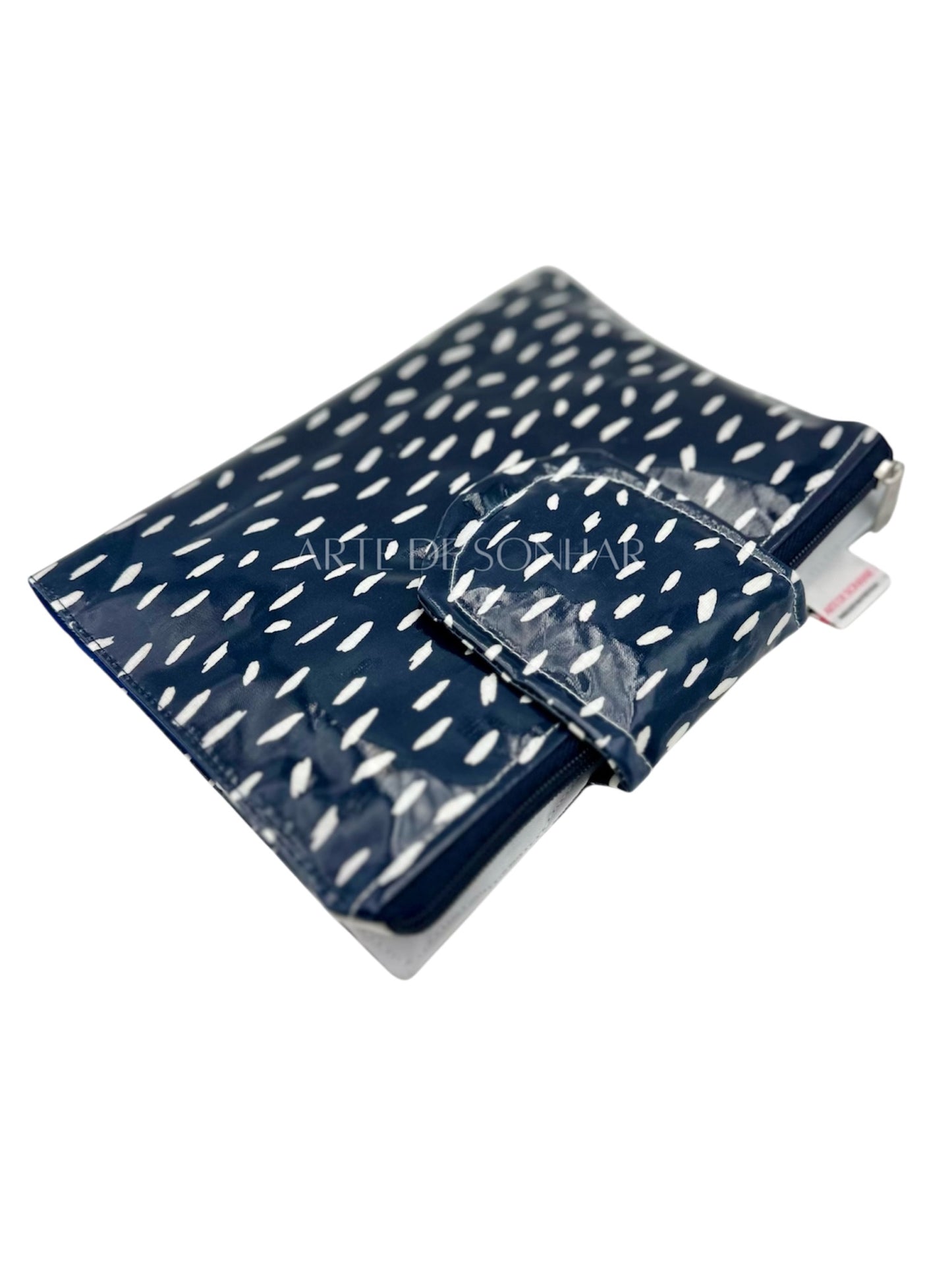 Capa de agenda azul com detalhes brancos