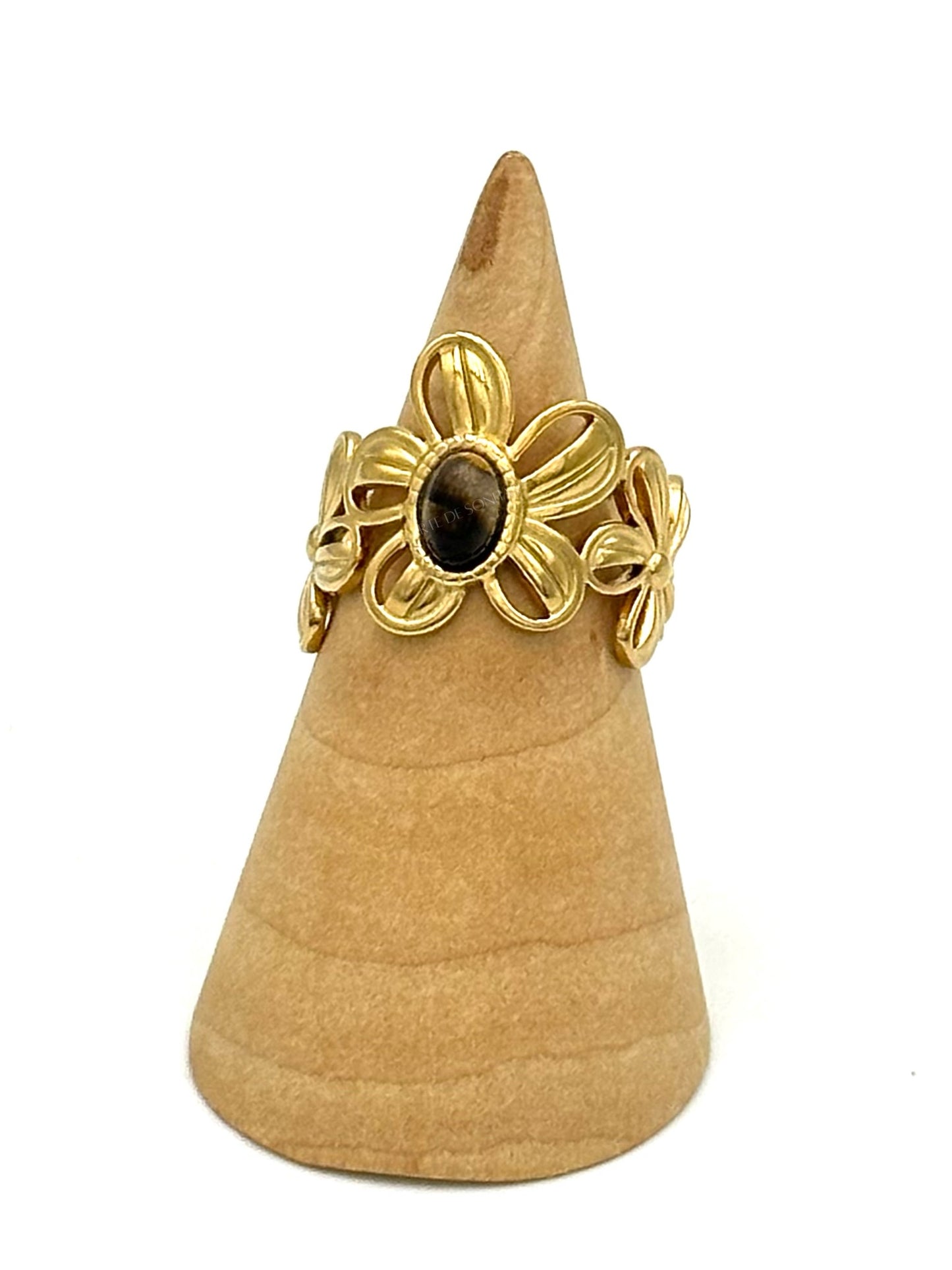 Anel com flores e pedra de olho de tigre
