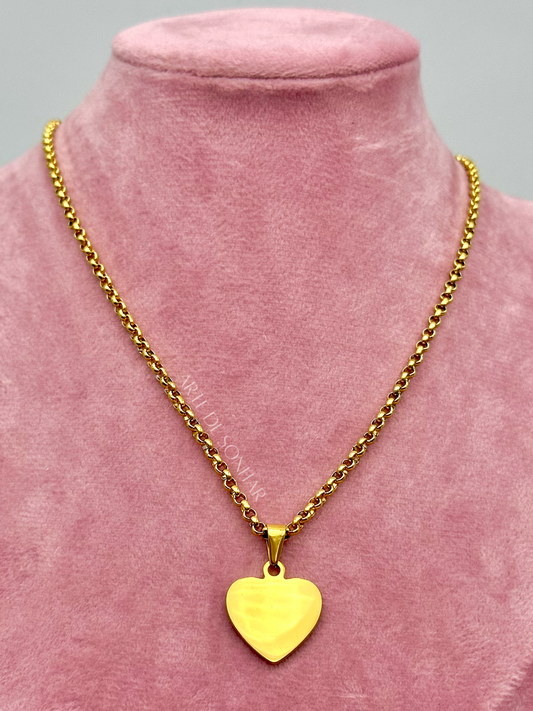 Colar dourado com coração espalmado