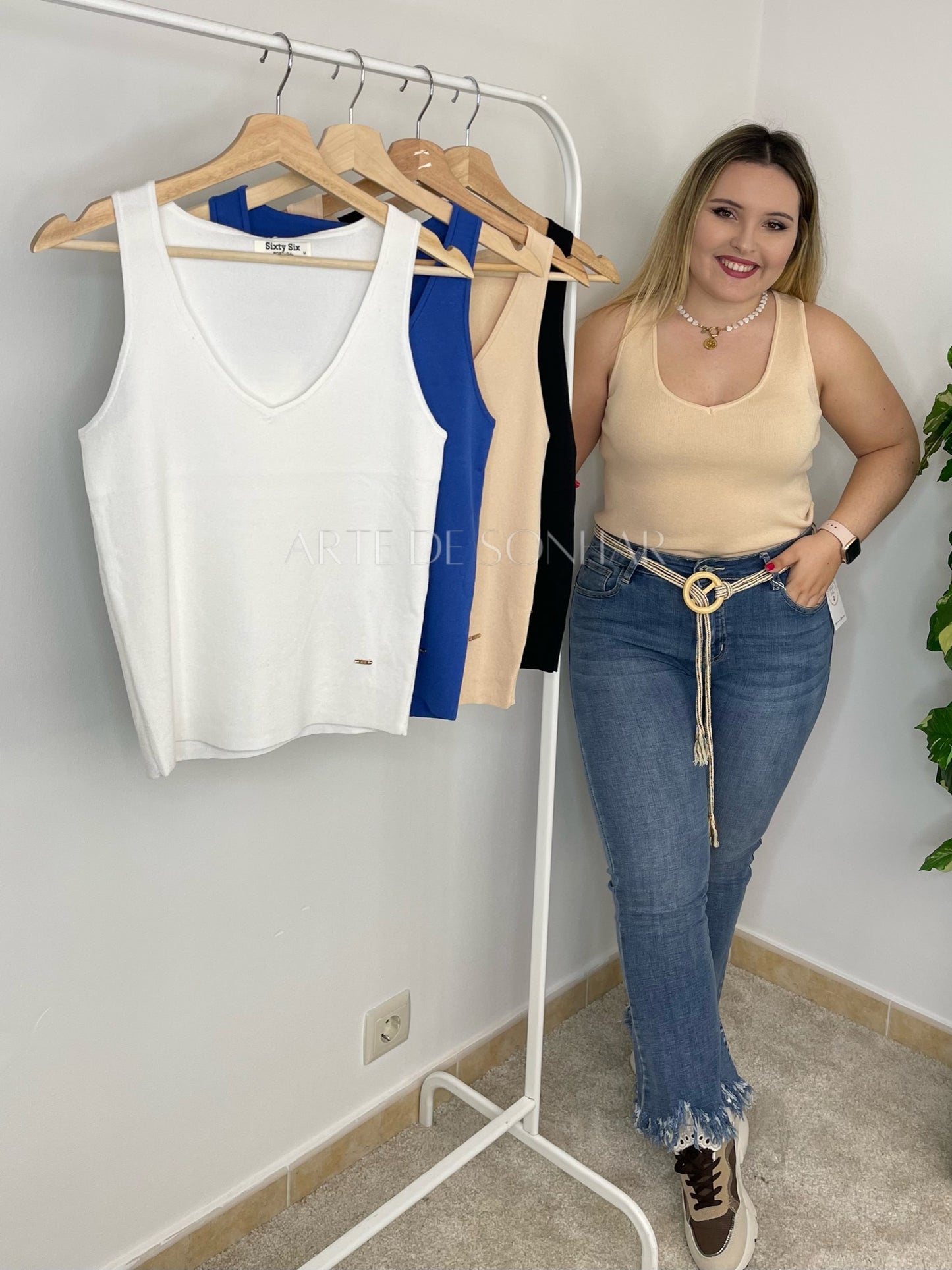 Top de malha com alça larga