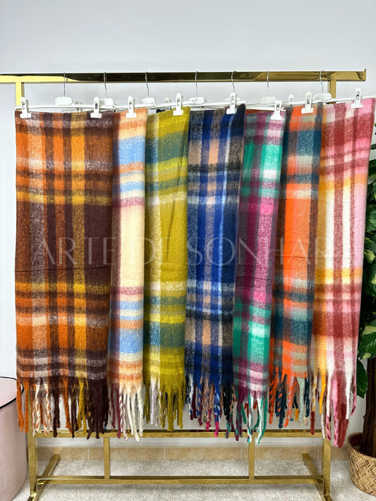 Cachecóis dos quadrados com franjas