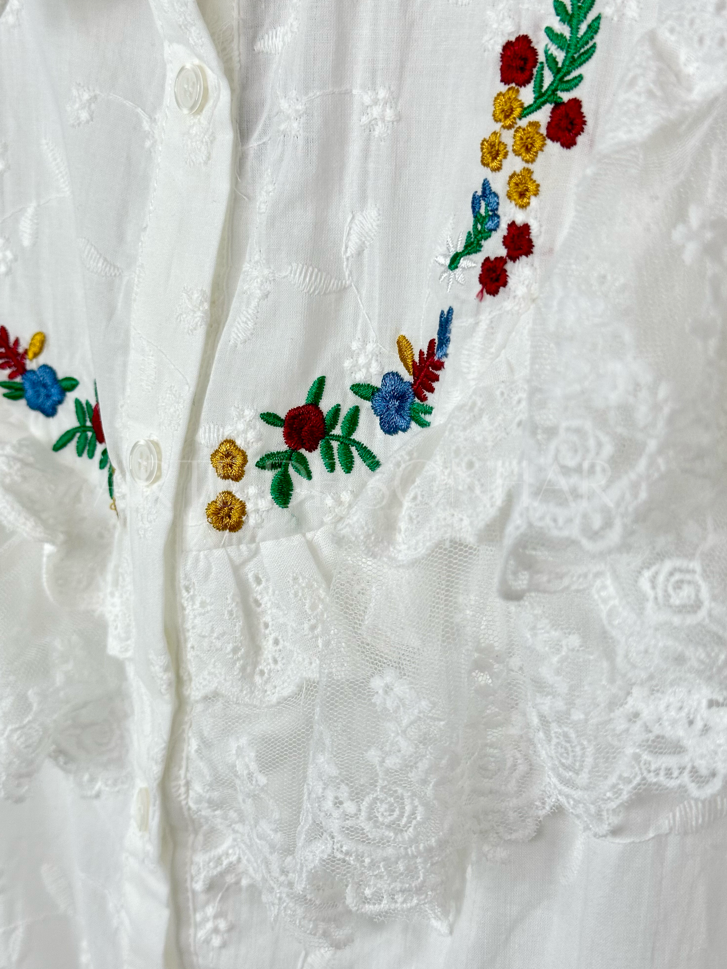 Camisa com bordados