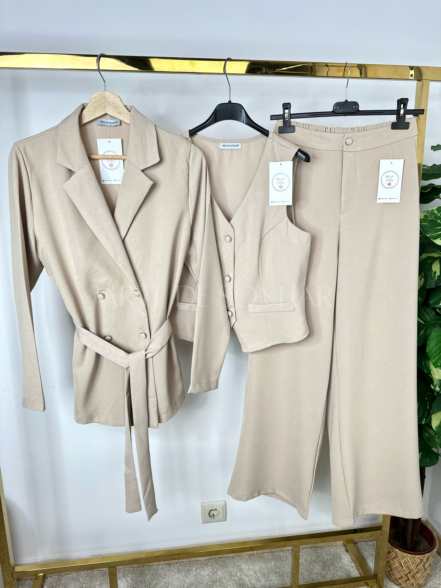 Conjunto de fato com três peças