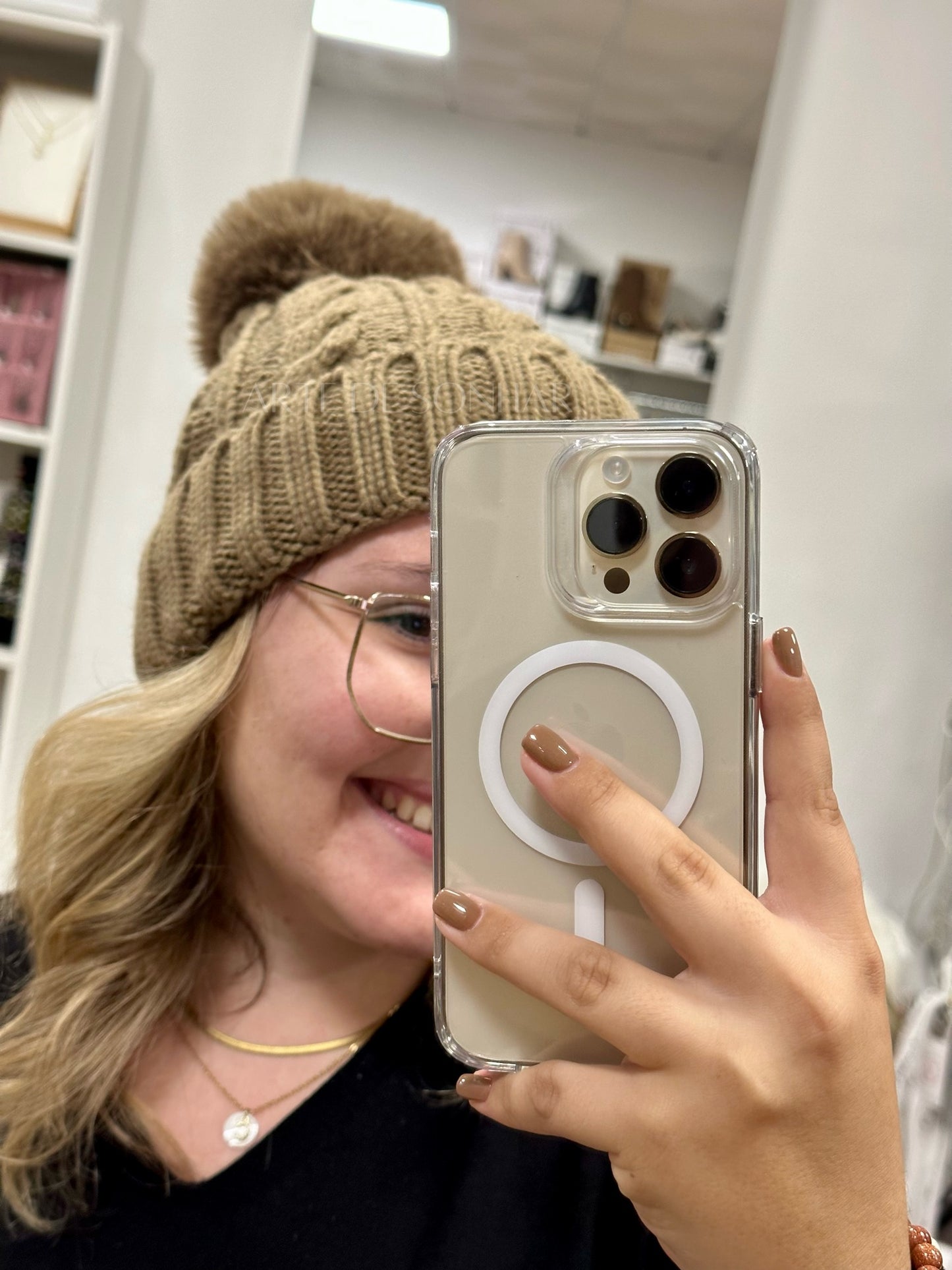 Gorro com pelinho e pompom