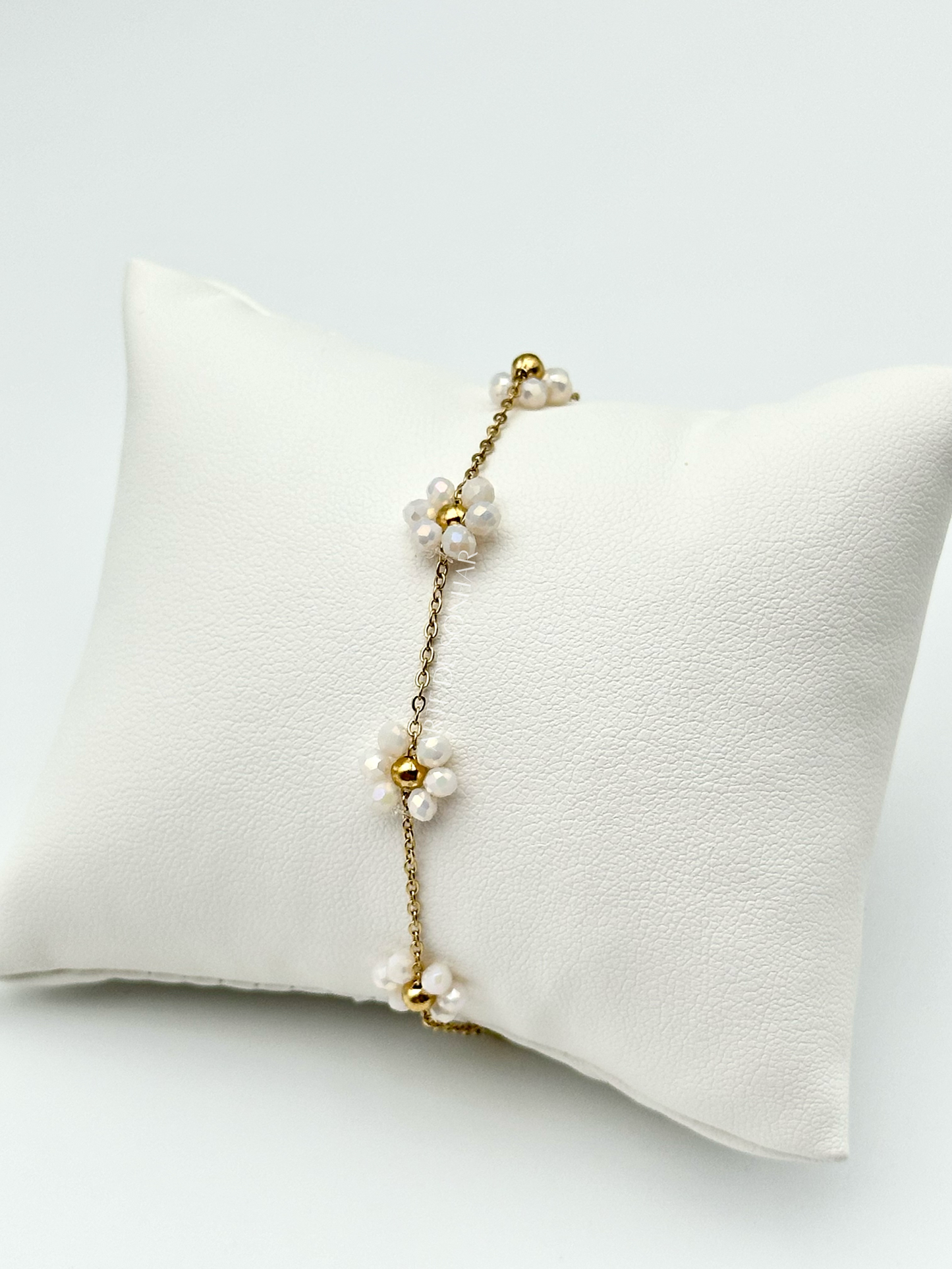 Pulseira de flores brancas
