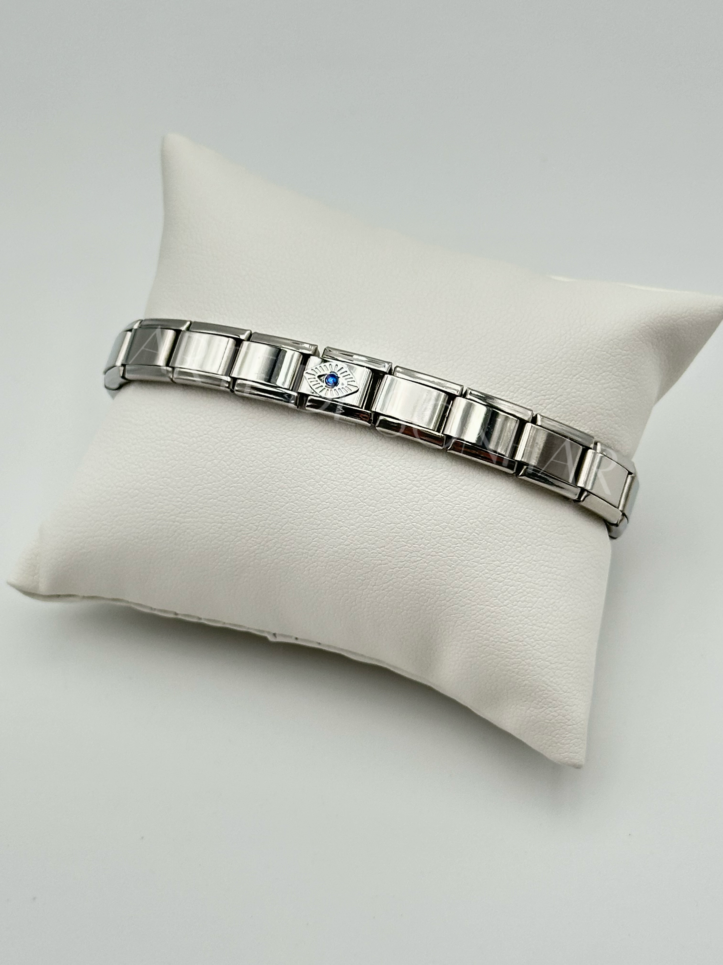 Pulseira Itália com olho prateado e cristal azul