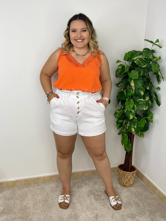 Calções brancos com botões