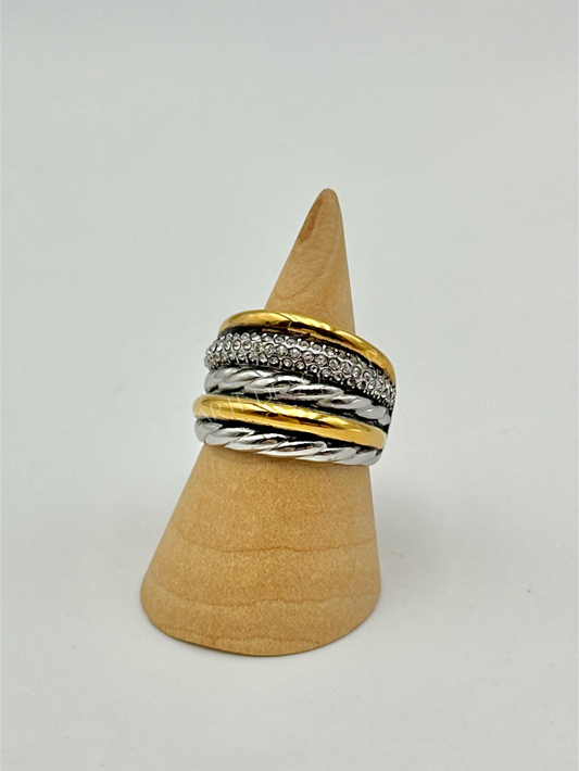 Anel torcido prateado e dourado