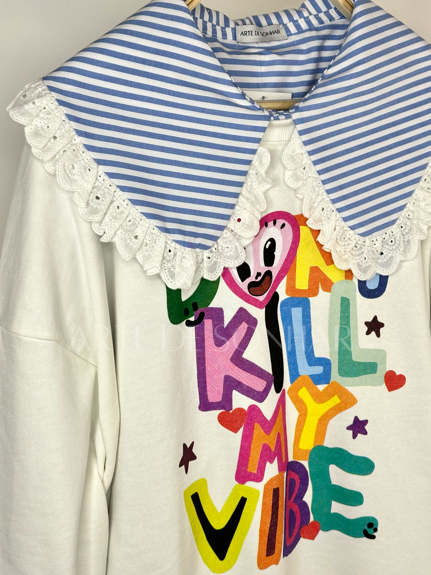 Camisa dos babados com riscas