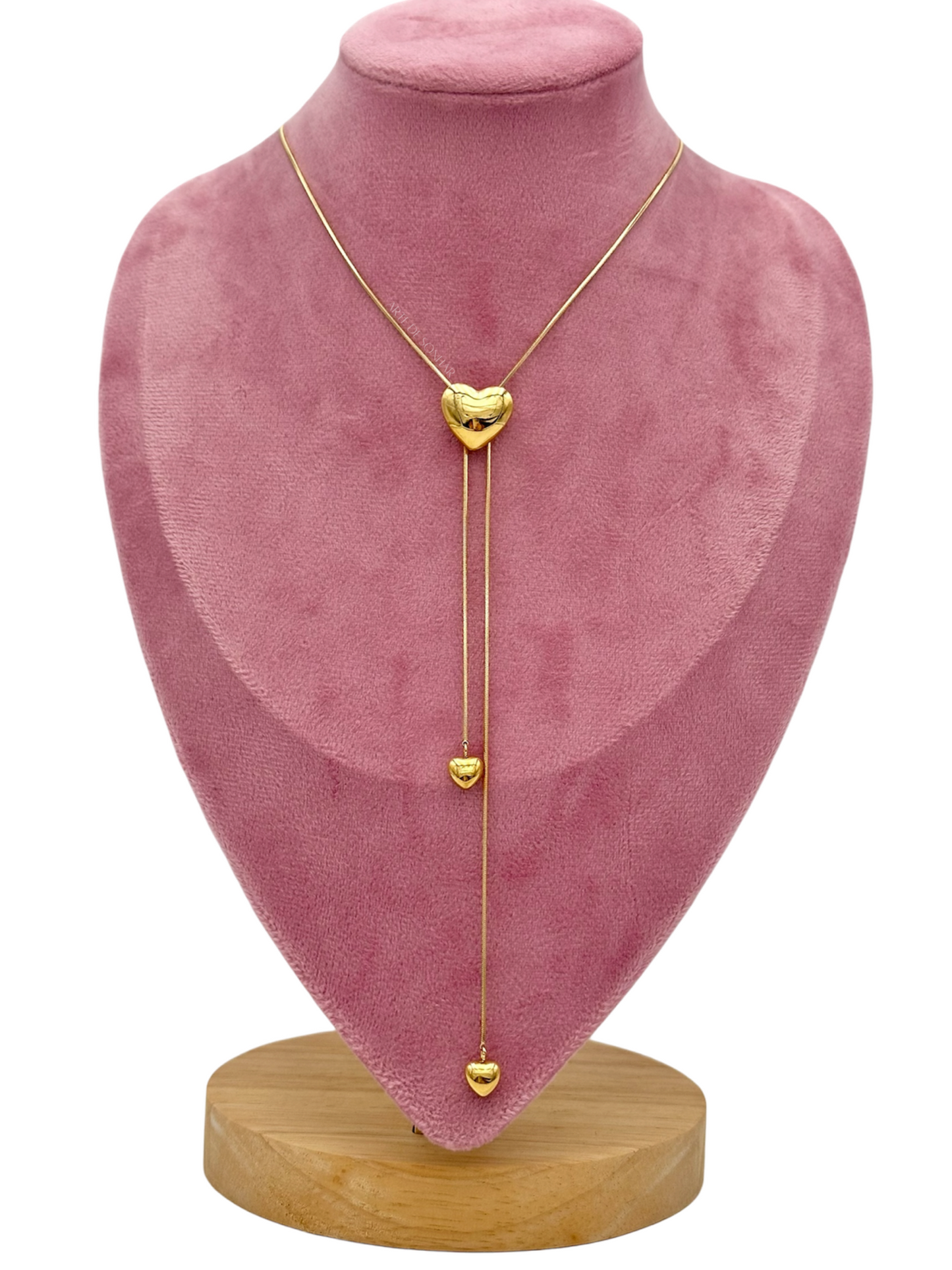 Colar dourado ajustável com corações