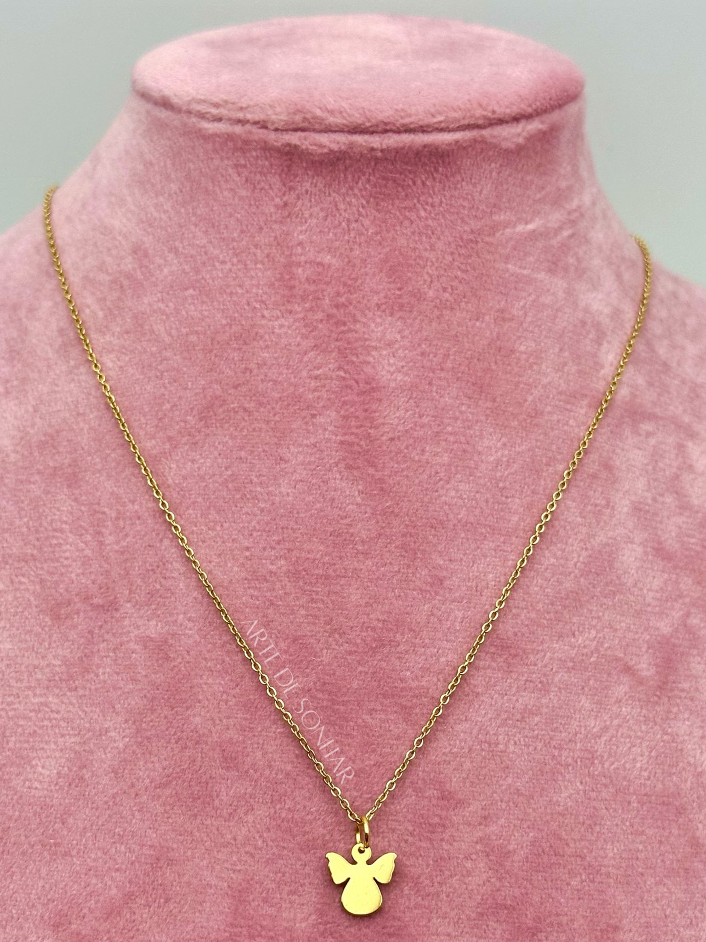 Colar do anjinho dourado
