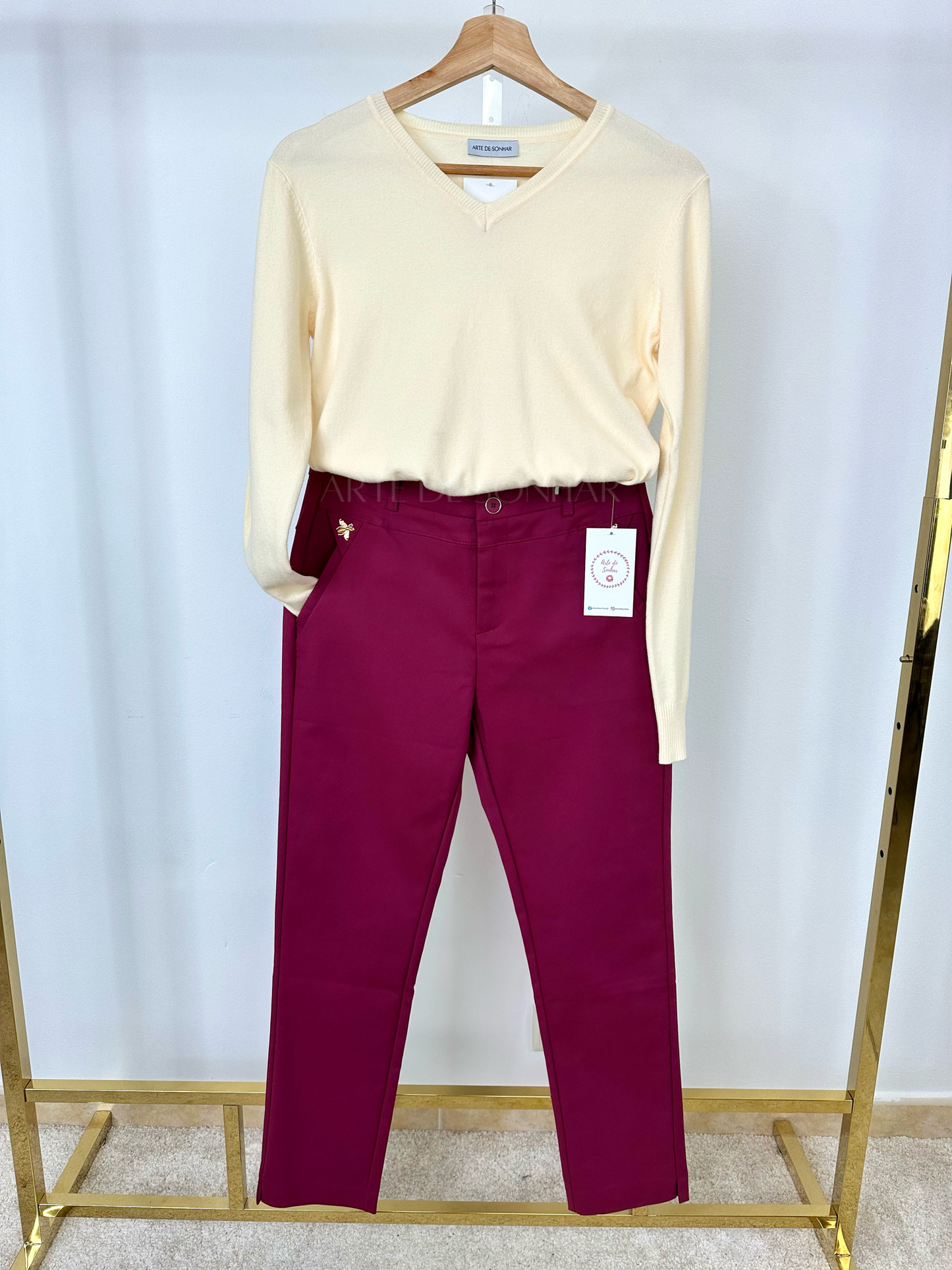 Camisola básica de gola em bico