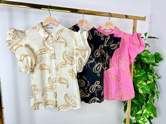 Camisa com bordados e mangas bufantes