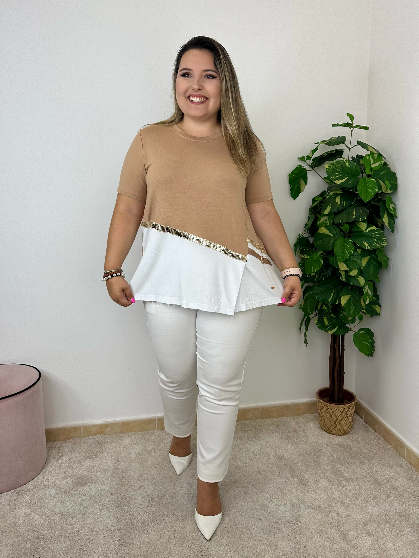 T-shirt com lantejoulas e duas cores