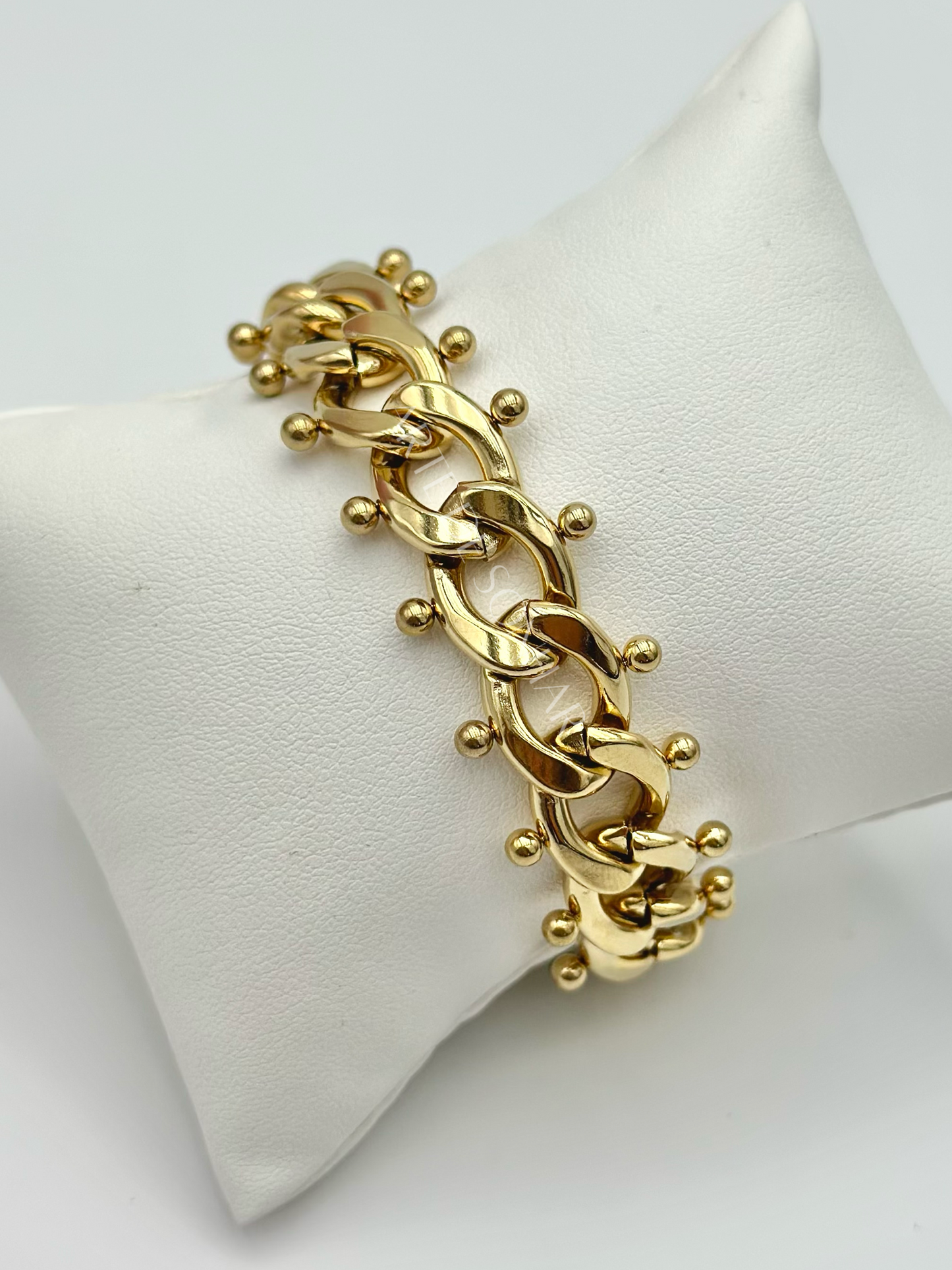 Pulseira dourada de malha aberta grande com bolinhas