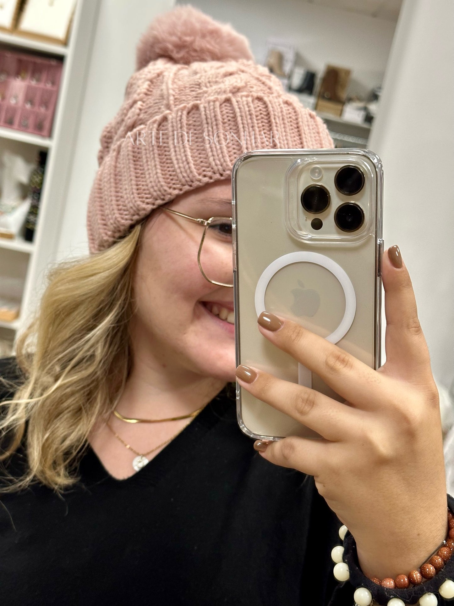 Gorro com pelinho e pompom