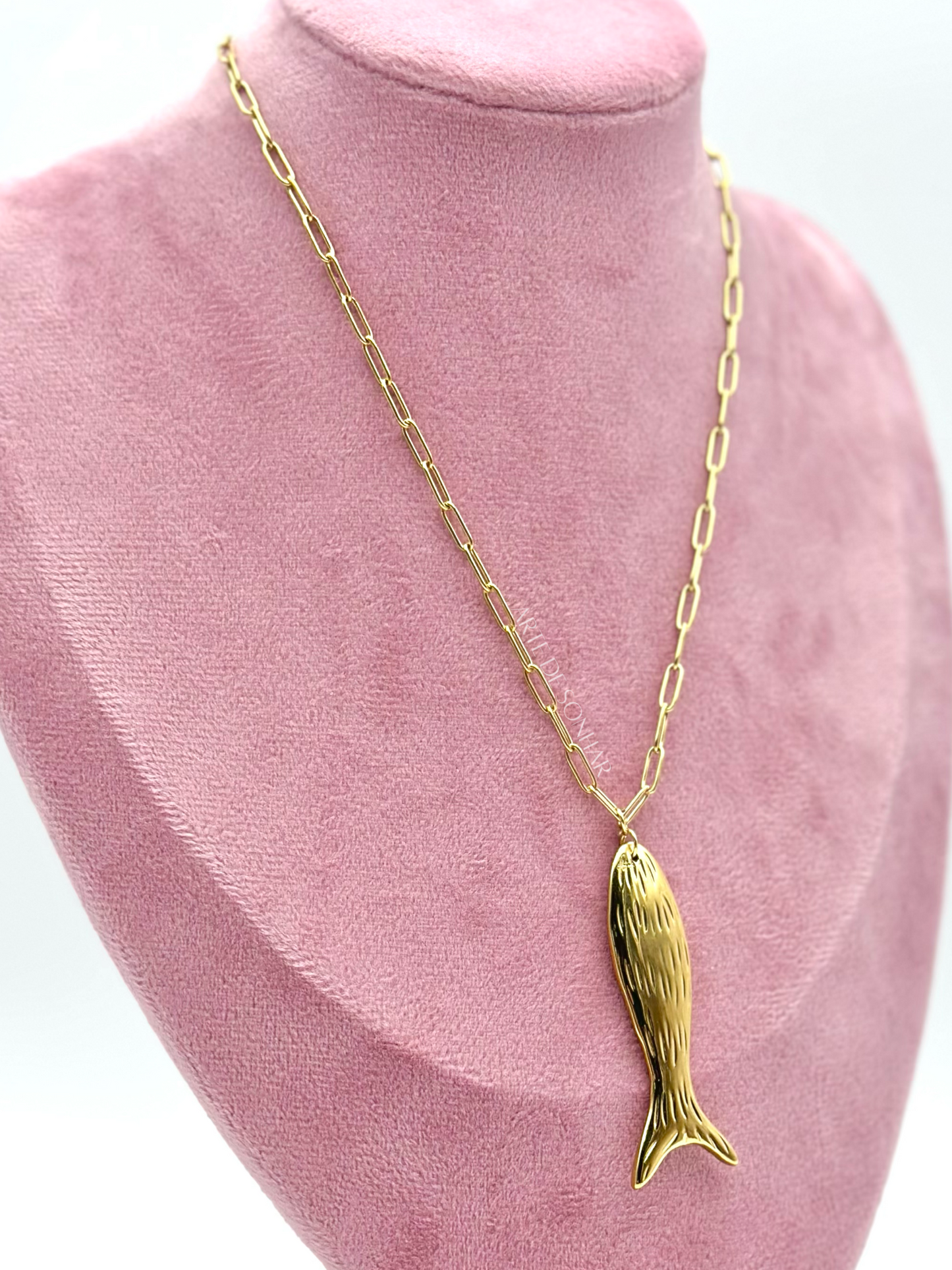 Colar do peixe riscado