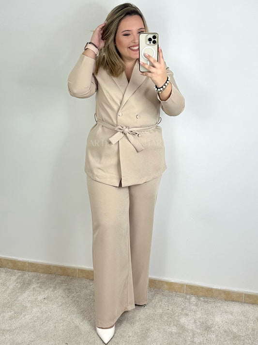 Conjunto de fato com três peças