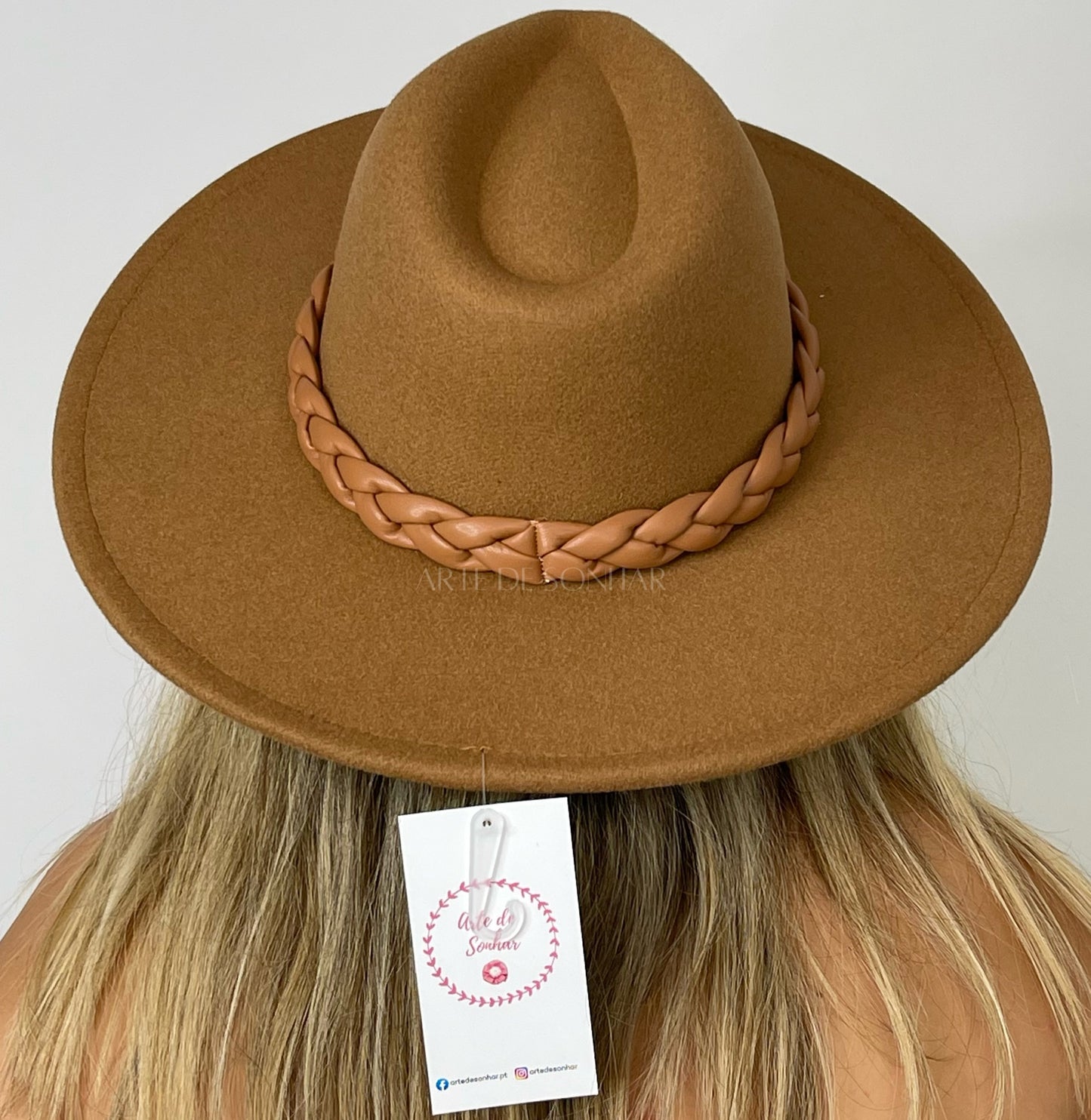 Chapéu camel com trança