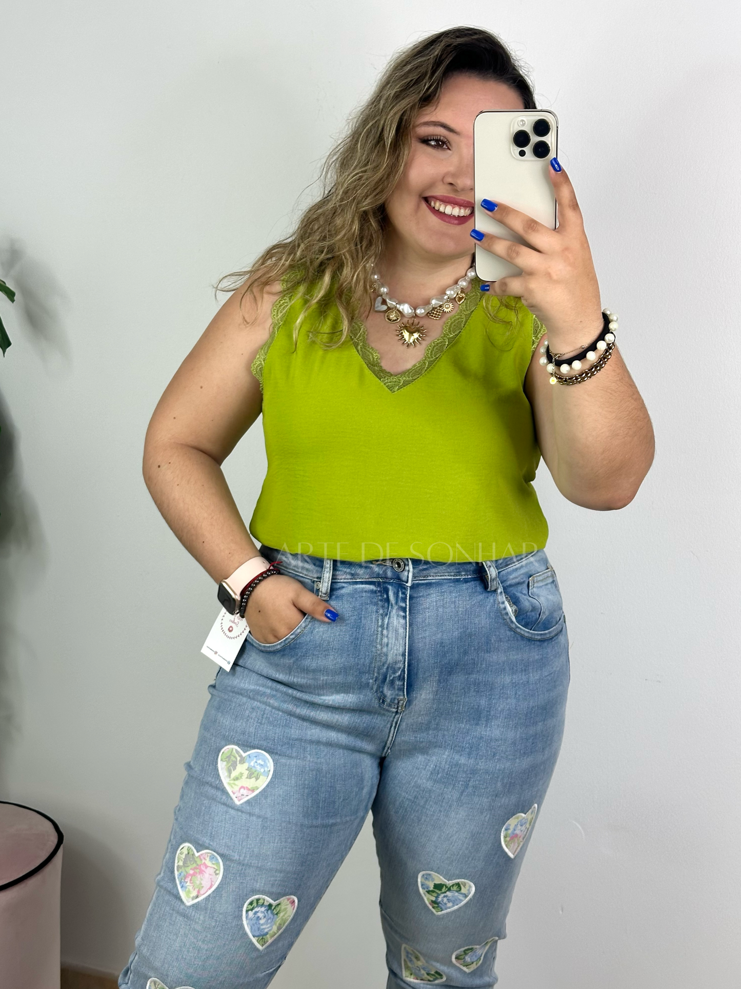 Top com renda de alça larga