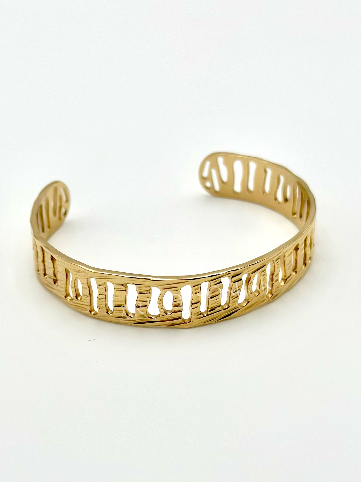 Pulseira dourada ajustável