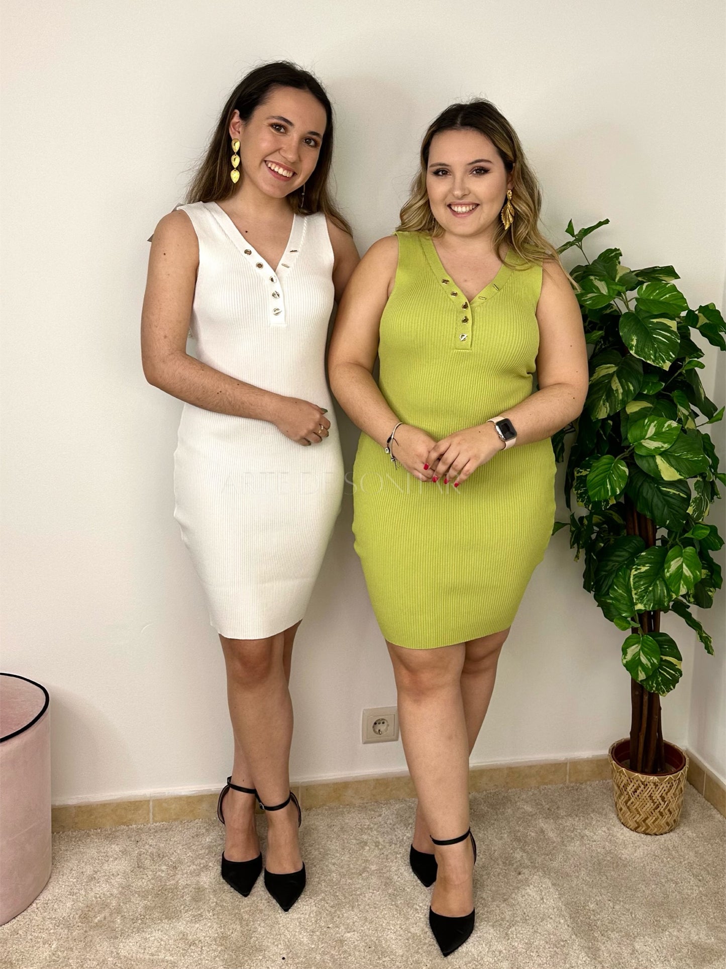 Vestido de malha canelada com fecho T