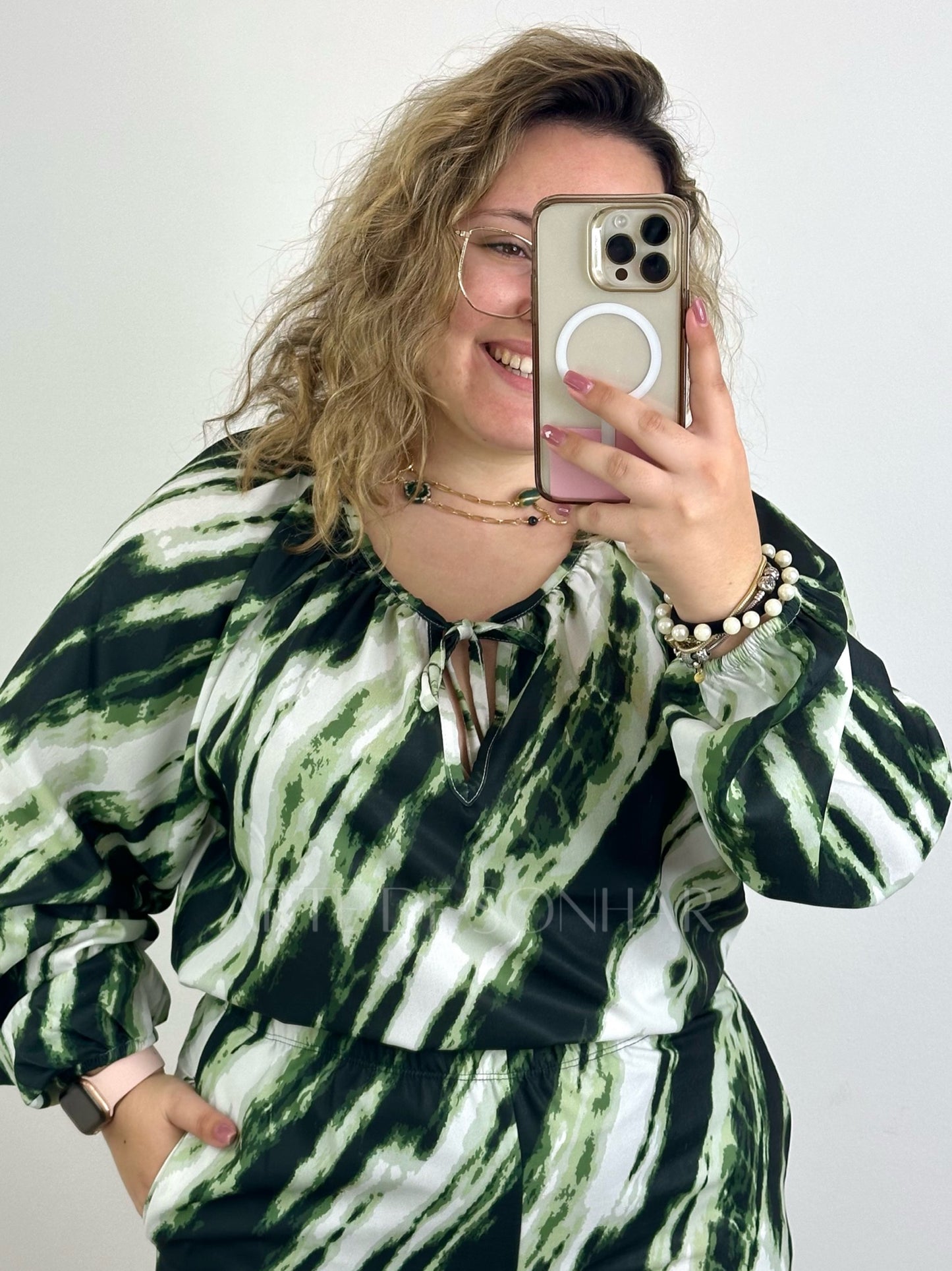 Blusa verde com atilho no decote 🇵🇹