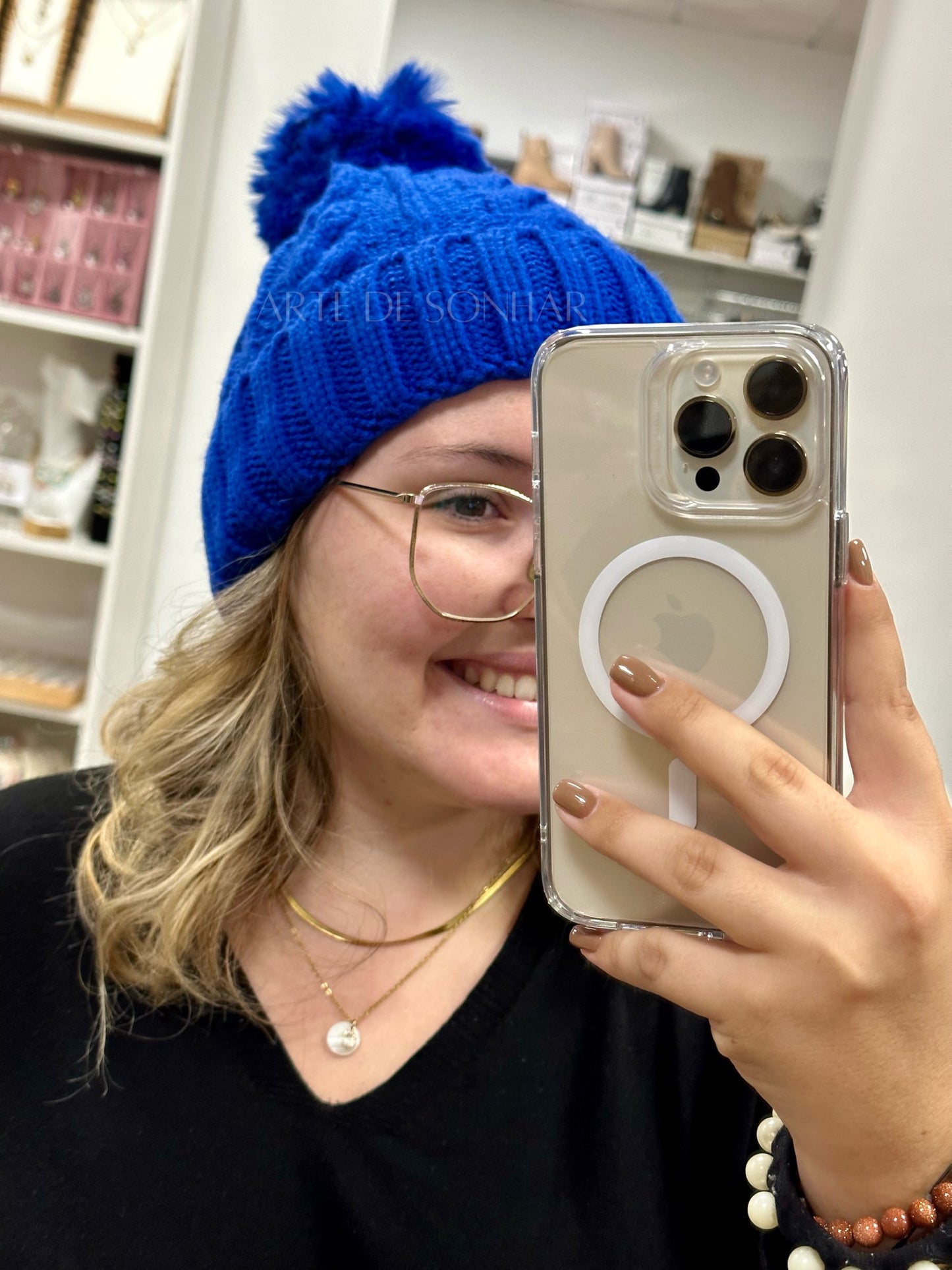 Gorro com pelinho e pompom