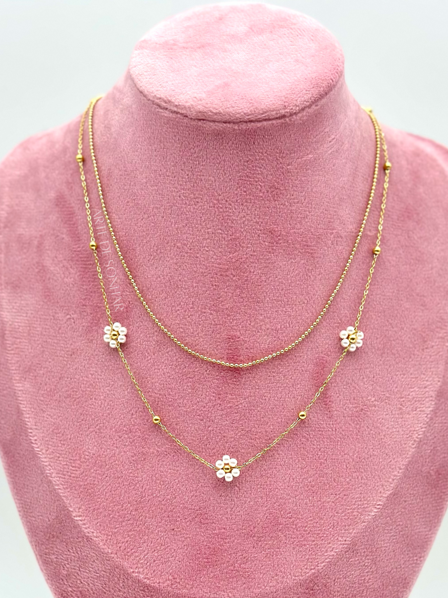 Colar duplo com florzinhas