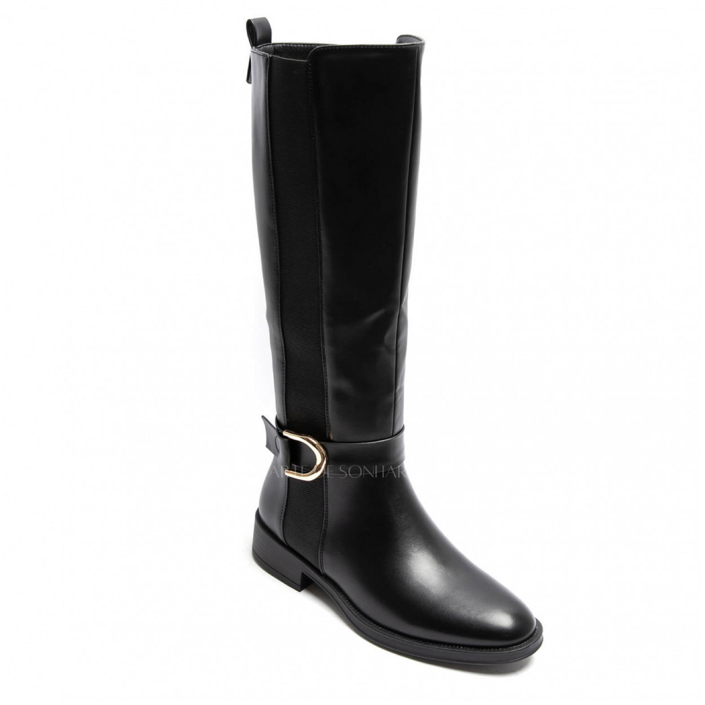 Bota estilo cavaleira com fivela e elástico