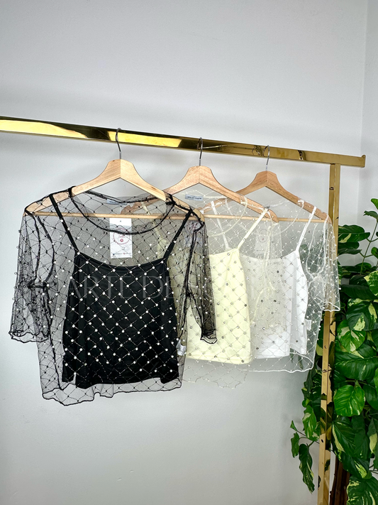 Top com rede de pérolas e cristais