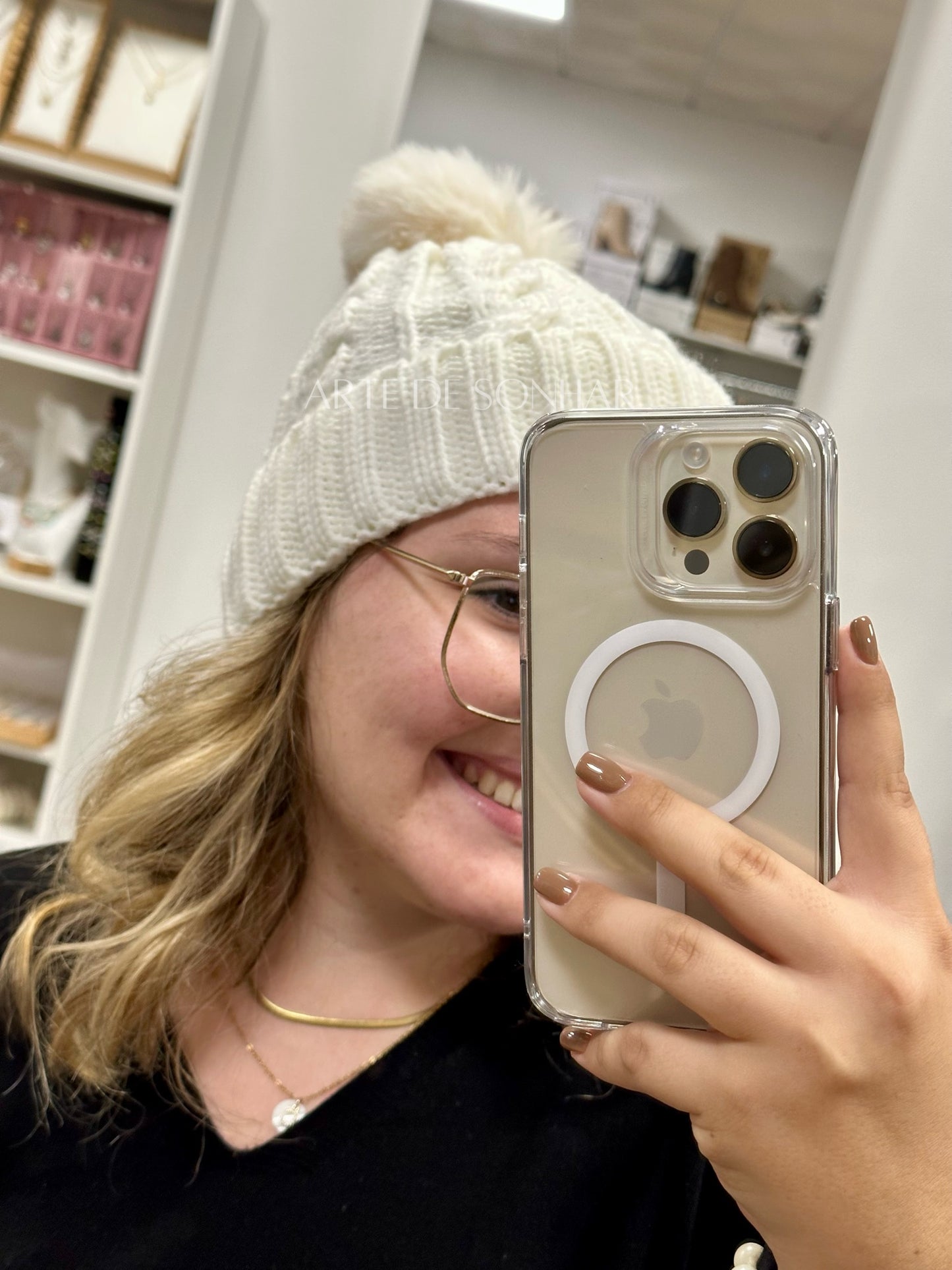 Gorro com pelinho e pompom