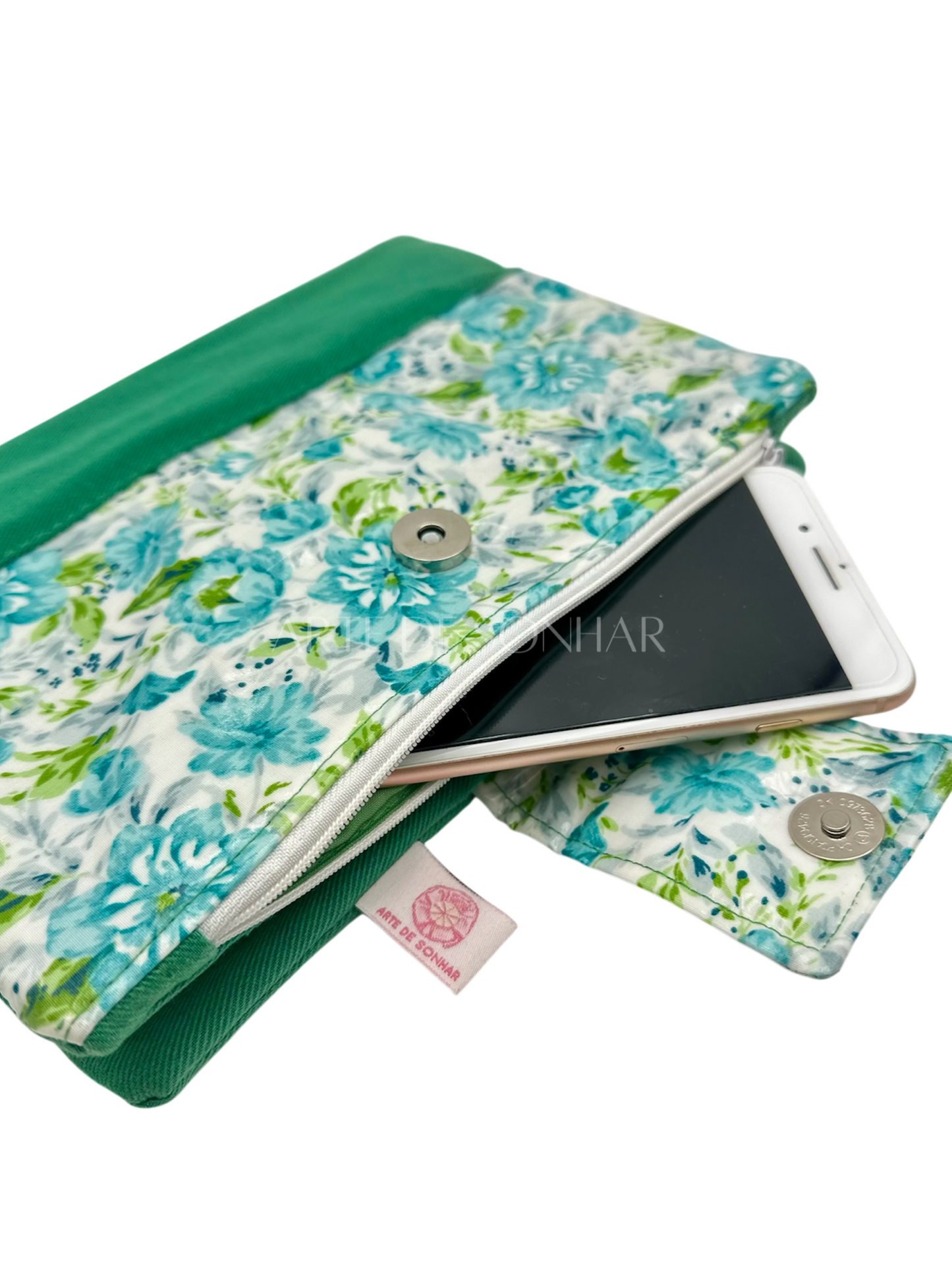 Capa de livro verde com flores